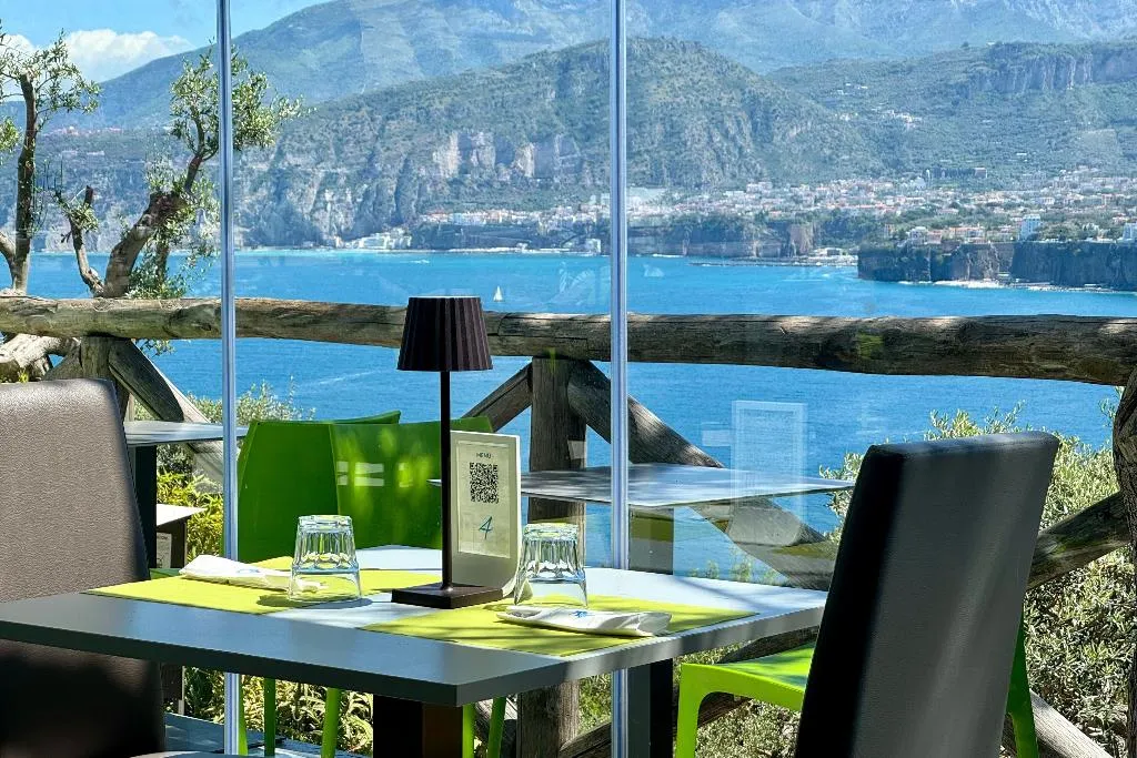 Restaurant, Hostel & Glamping Santa Fortunata, Naples