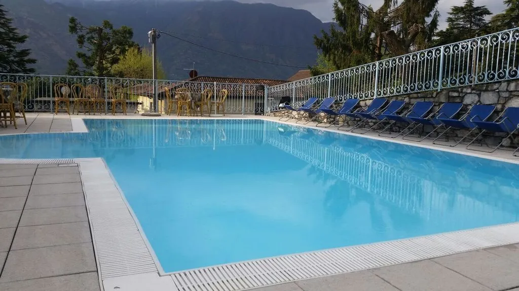 Pool, Lario, Milan
