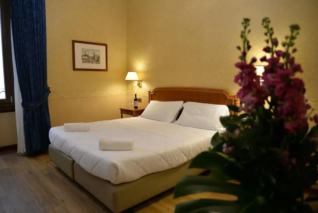 Room, Strozzi Palace Hotel, Florence