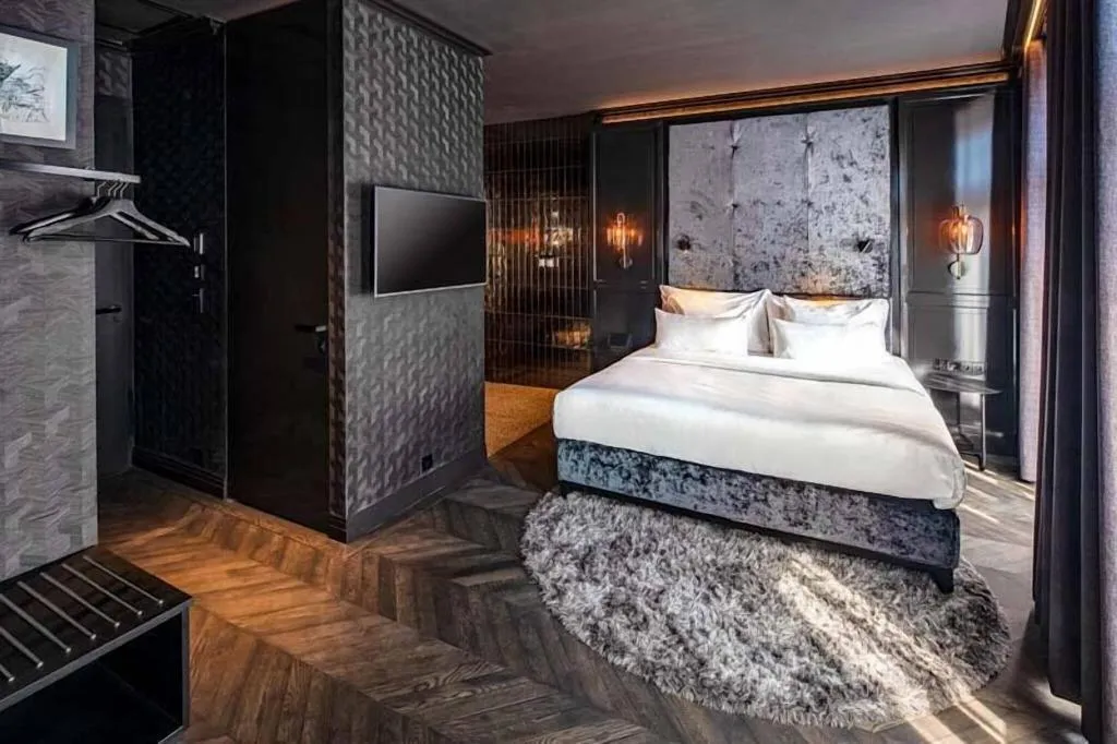 TRIPLE DELUXE KING BED Room, The Highlander, Amsterdam