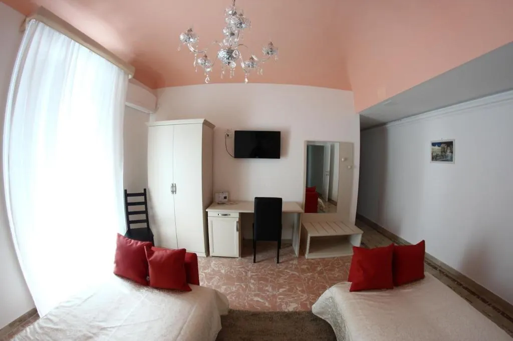 Room, Gualtiero Camere E Suite, Catania
