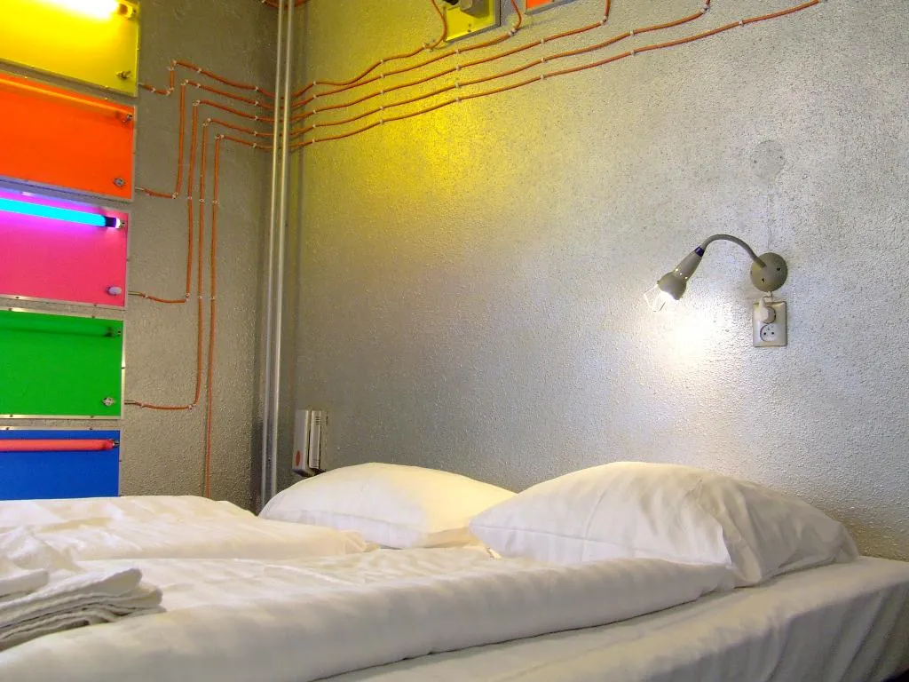 DOUBLE BASIC Room, St. Christopher's at the Winston, Amsterdam