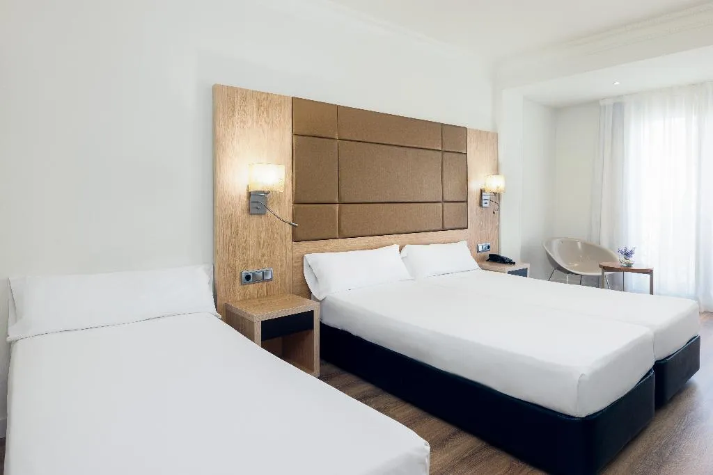 DOUBLE ECONOMY Room, Virgen de los Reyes, Seville
