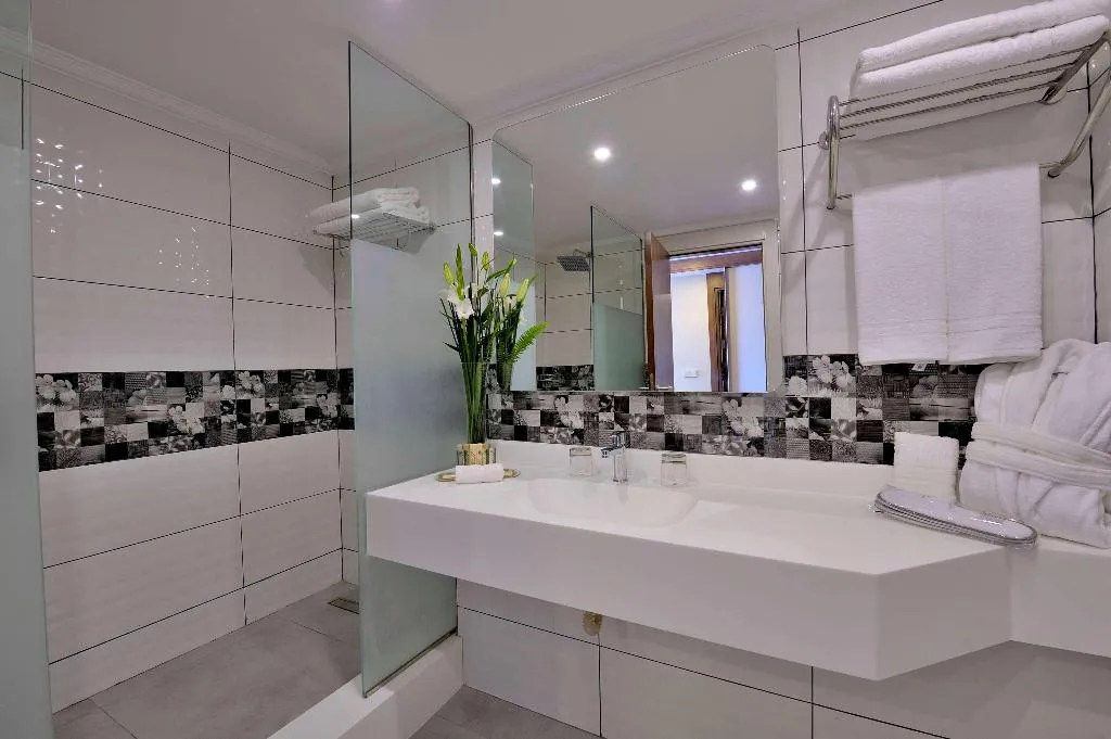Room, Kenzi Basma, Casablanca