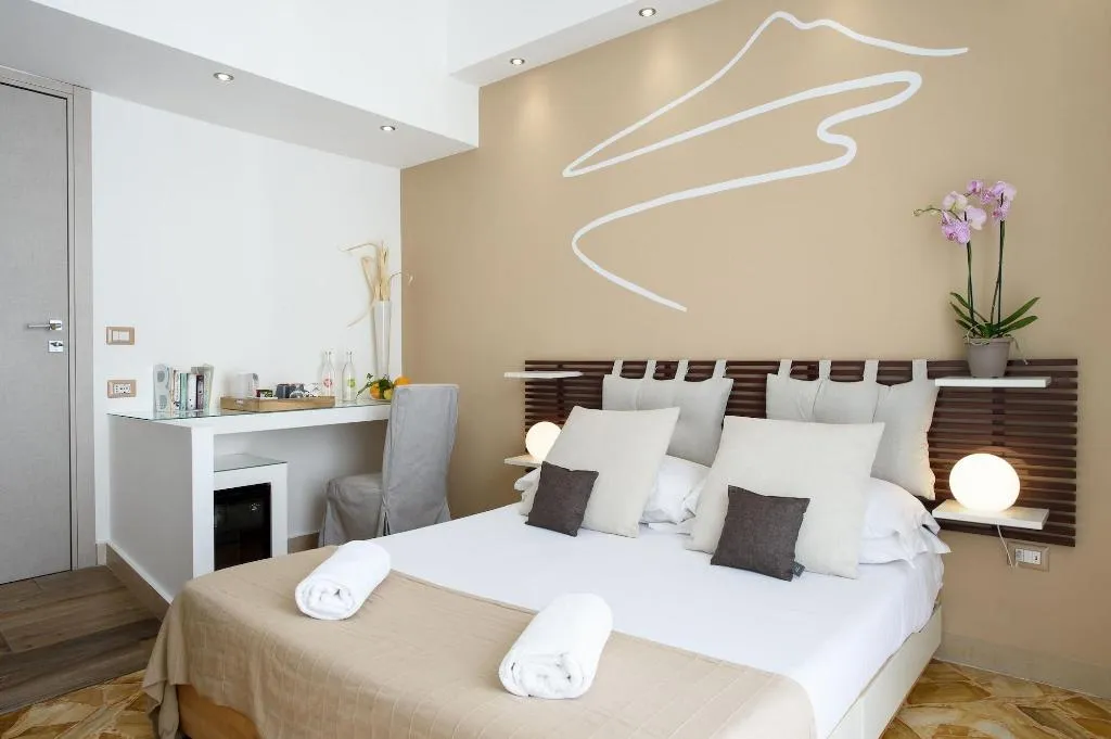 Room, La Maison Des Tout Le Monde, Naples