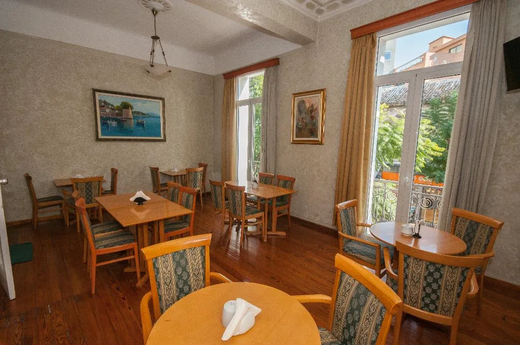 Restaurant, Cecil hotel, Athens