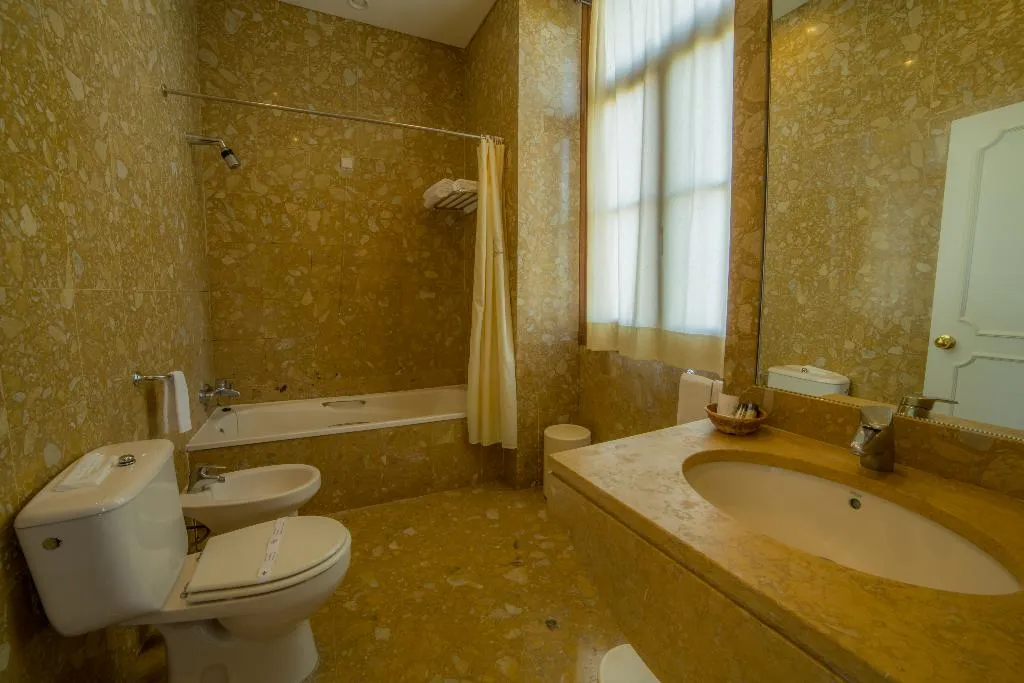 Double or Twin CAPACITY 3 Room, Do Elevador Hotel, Porto