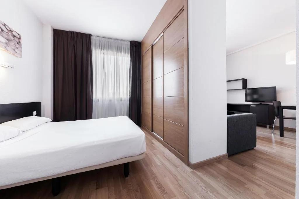APARTMENT CAPACITY 1 Room, Compostela Suites, Madrid