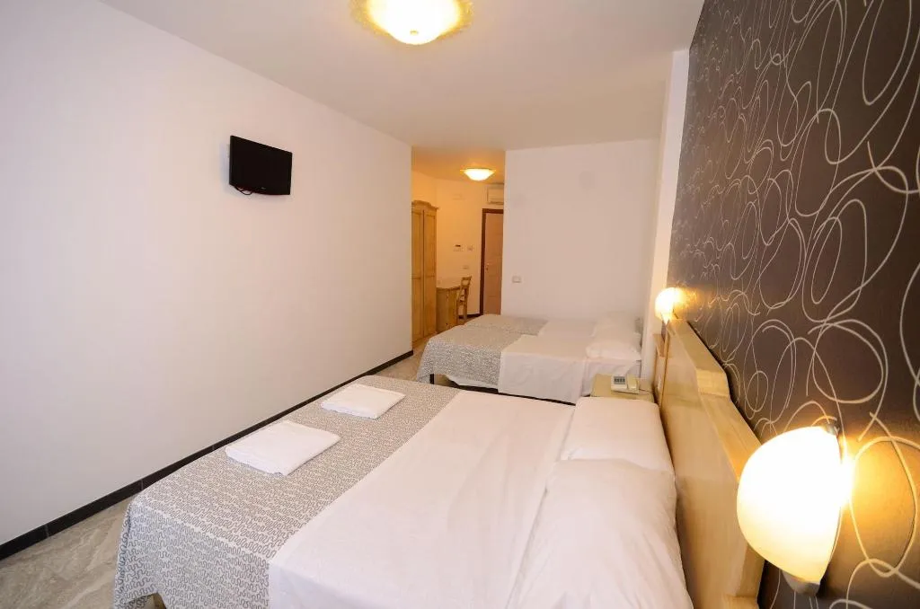 Room, Hotel Clinton, Naples
