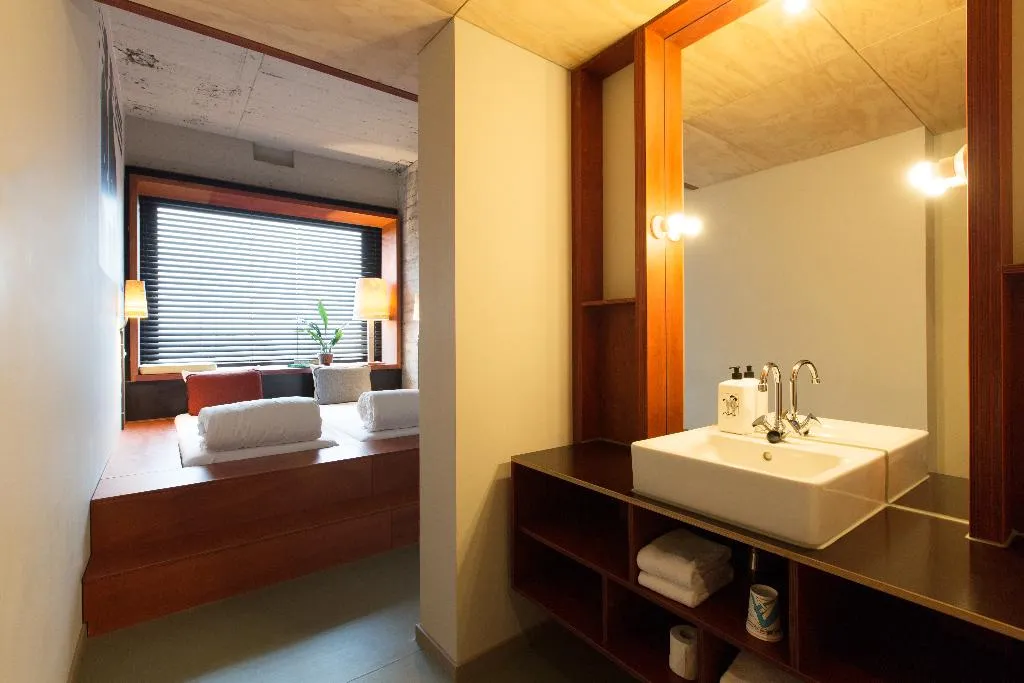 TWIN STANDARD Room, Volkshotel Amsterdam, Amsterdam