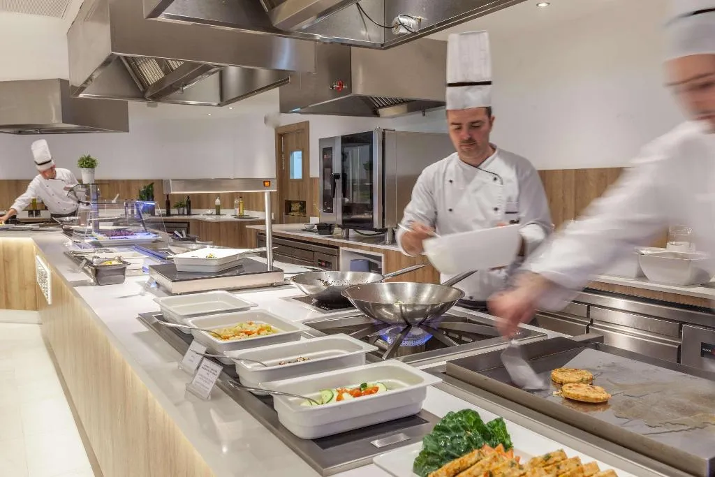 Restaurant, Zafiro Palmanova, Majorca