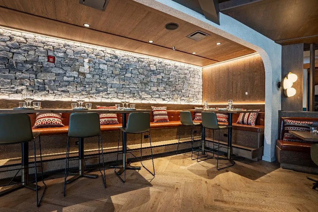 Bar, Everwild Canmore - Nordic Spa & Hotel, Calgary, Alberta