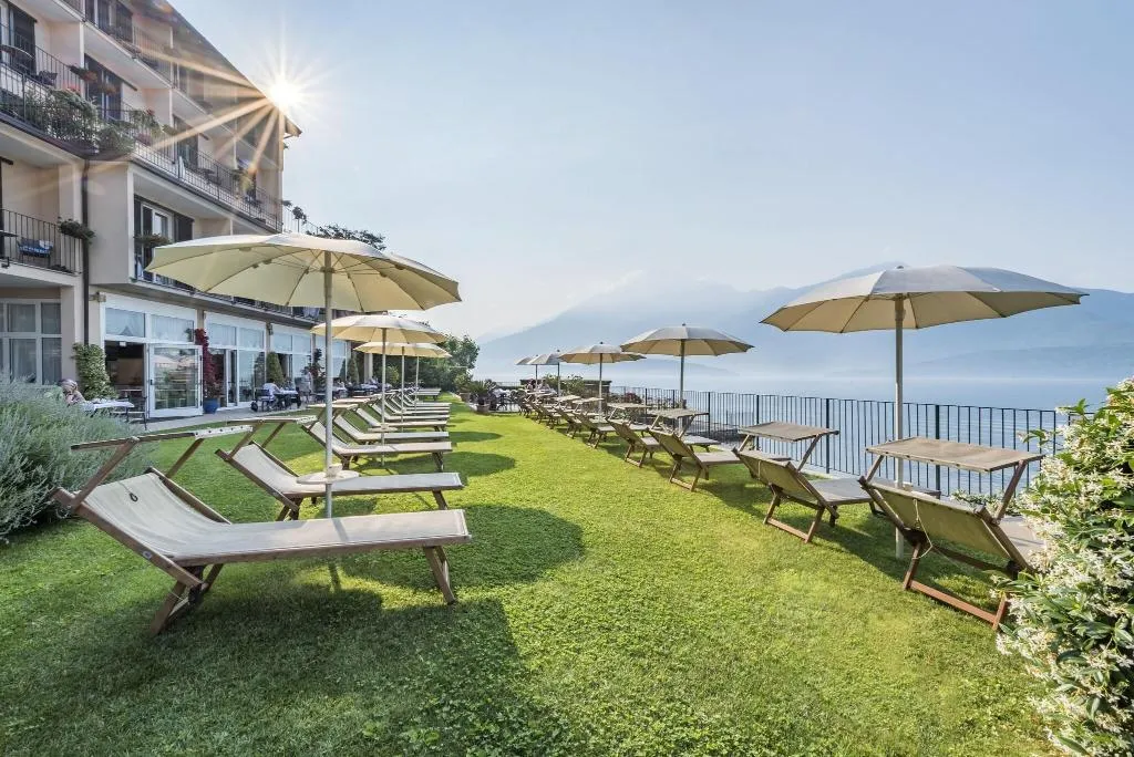 Terrace, Regina, Milan