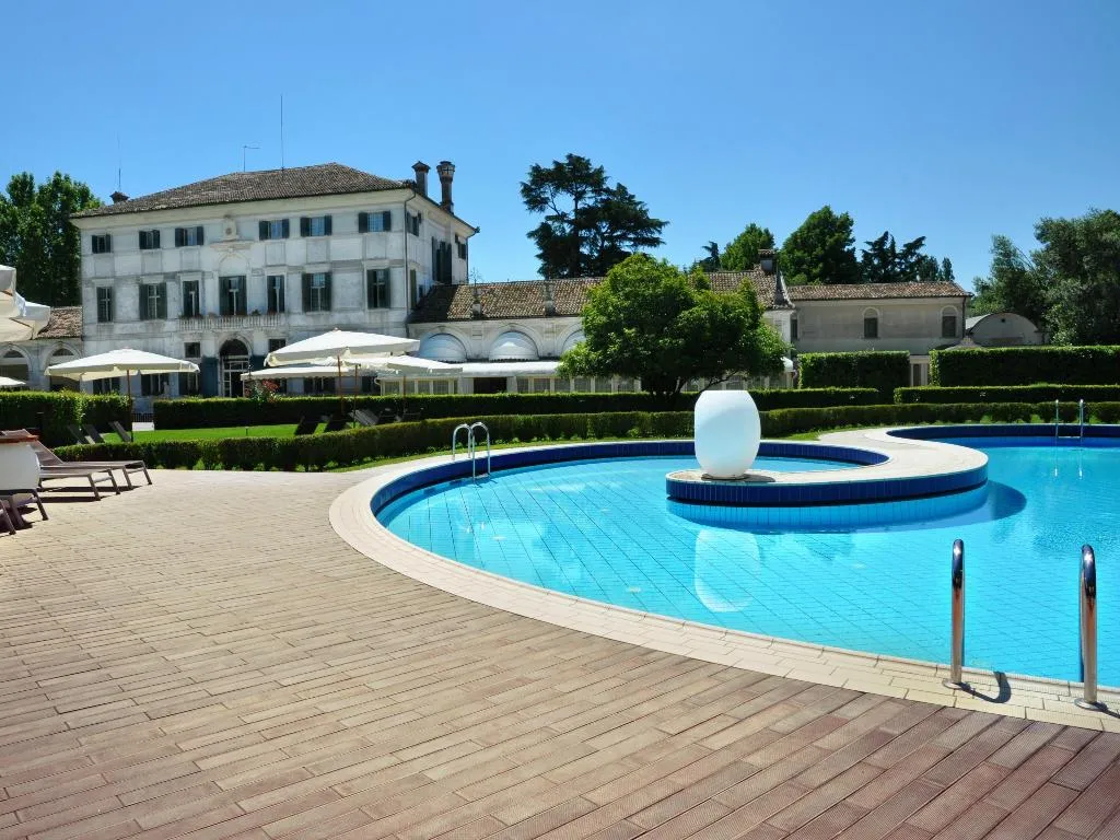 Pool, Villa Condulmer, Venice