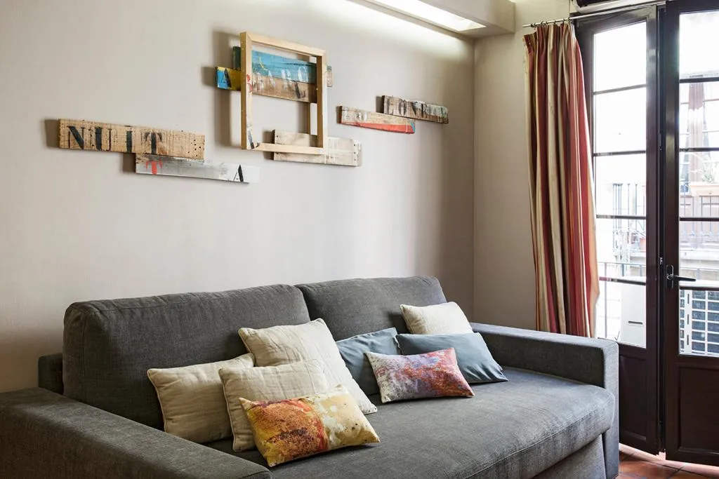 APARTMENT CAPACITY 5 Room, AinB Las Ramblas-Guardia Apartments, Barcelona