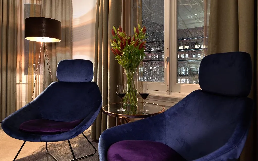JUNIOR SUITE STANDARD Room, Clayton Hotel Amsterdam American, Amsterdam