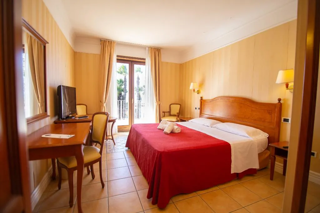 Room, Dioscuri Bay Palace, Catania