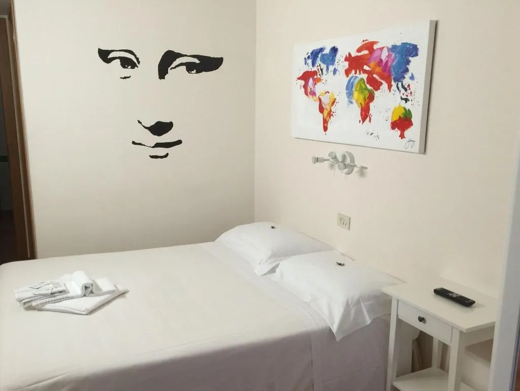 Room, Il Girasole, Milan