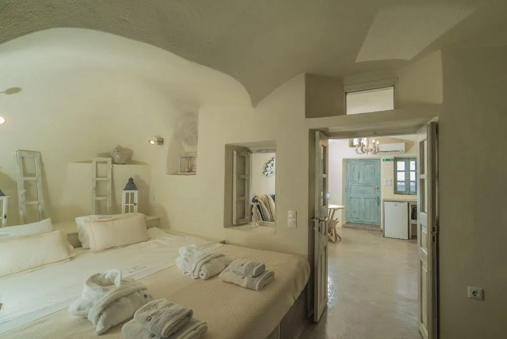 Room, Kaleidoscope Cave Houses Oia, Santorini
