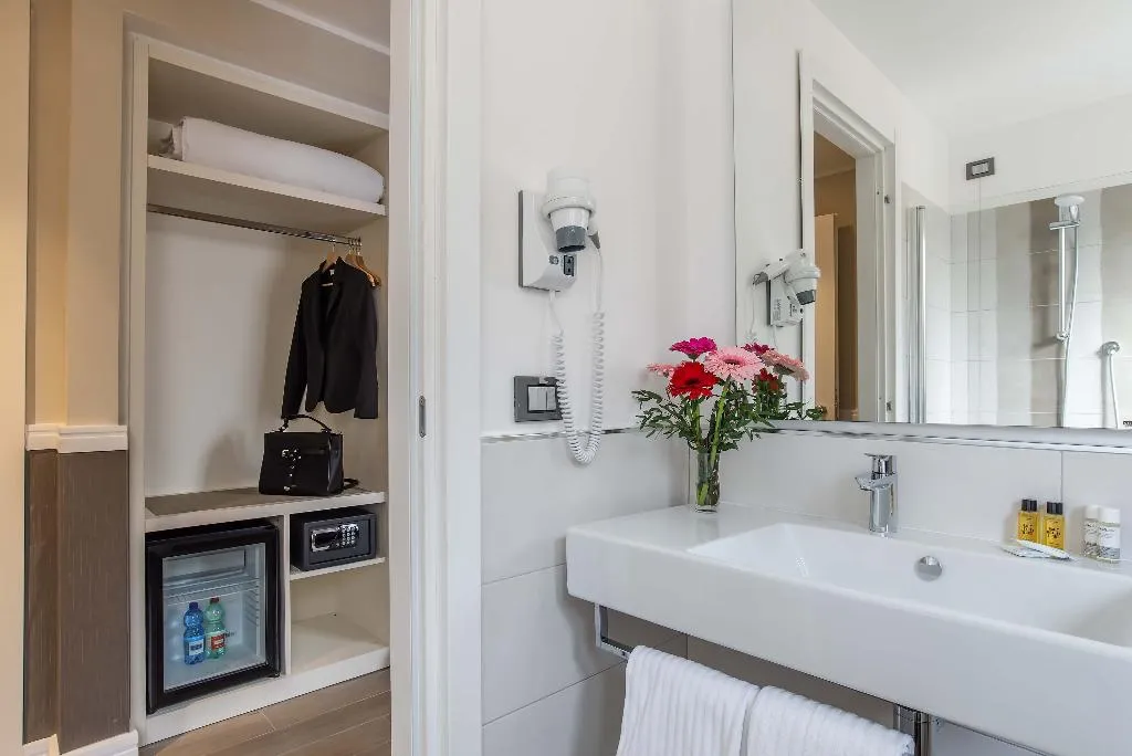 Double or Twin STANDARD Room, Fragrance St Peter Hotel, Rome