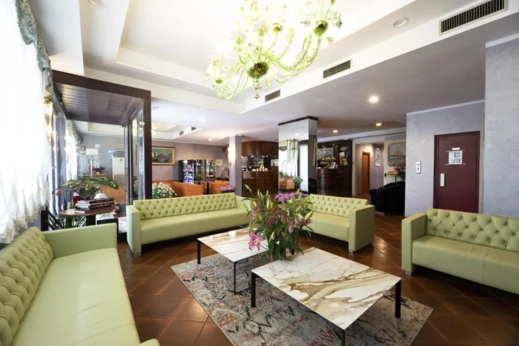Lobby, Vienna, Venice