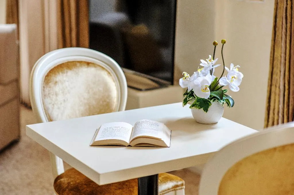 SUITE DELUXE ONE BED Room, Heritage Hotel Life Palace, Split