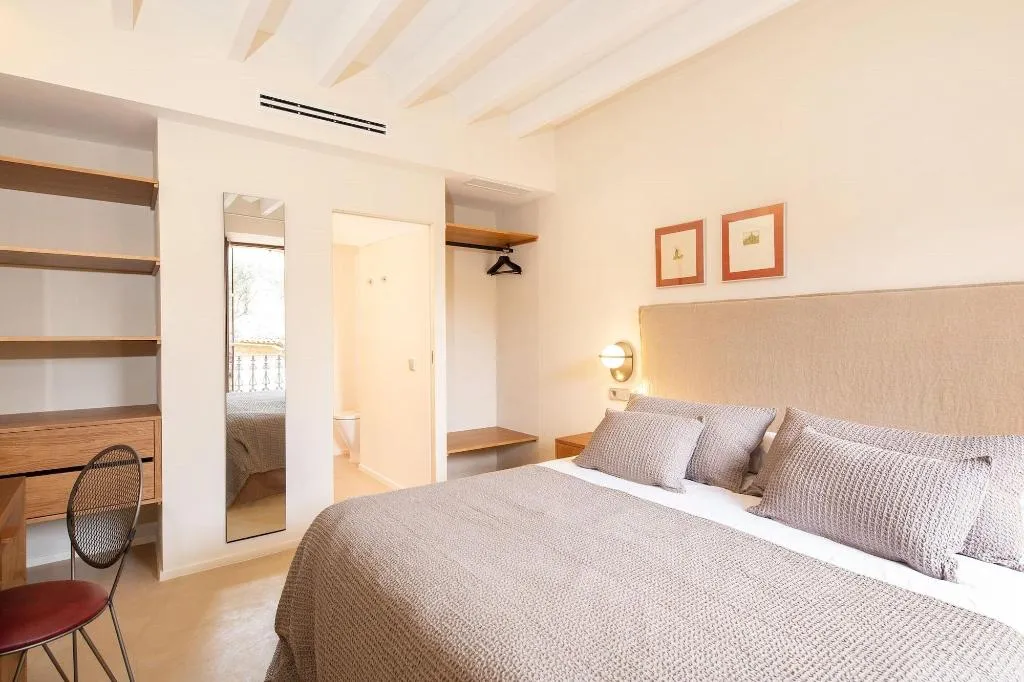 Room, D'Es Puig, Majorca
