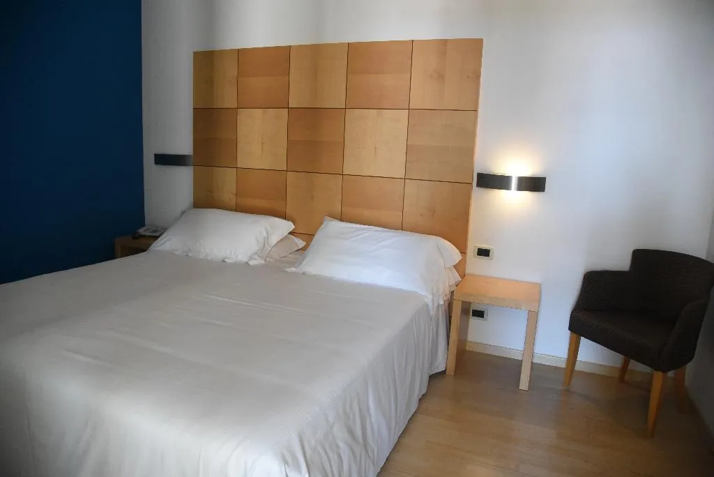 Room, Duca D'Aosta, Venice