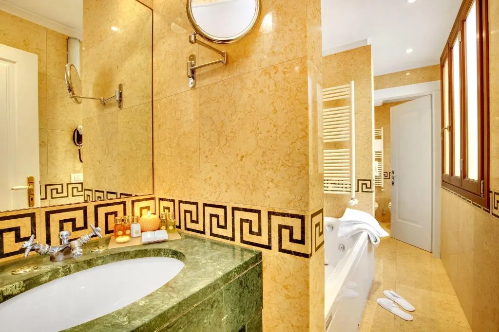 SUITE KING SIZE BED Room, Dona Palace, Venice