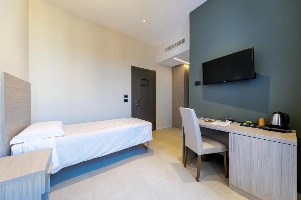 SINGLE ONE BED Room, Casa San Giuseppe (Roma San Giovanni), Naples