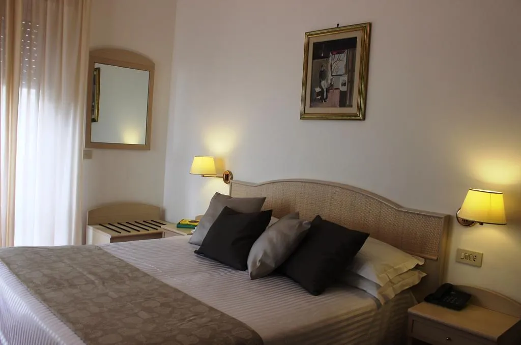 DOUBLE CLASSIC Room, Hotel Miramare, Naples