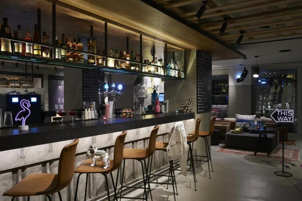 Bar, Moxy Patra Marina, Athens