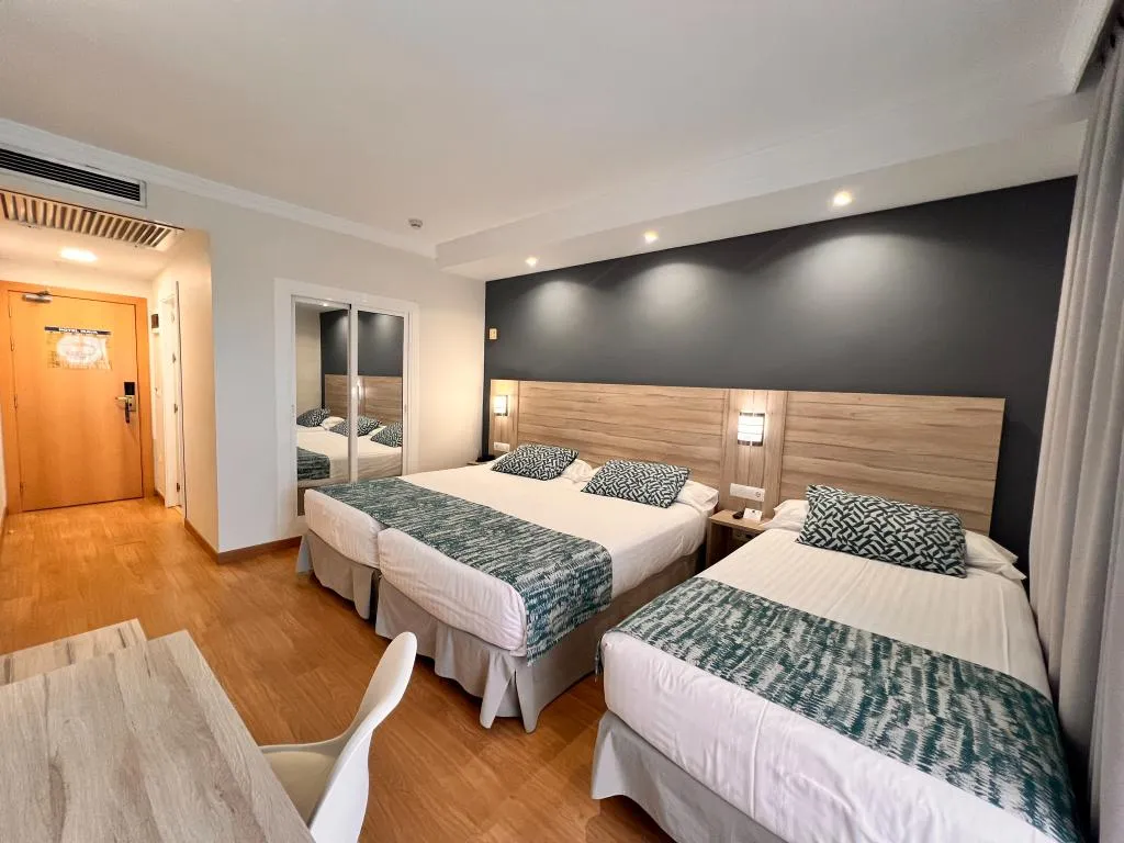 TRIPLE CLASSIC Room, Sercotel Maya Alicante, Costa Blanca