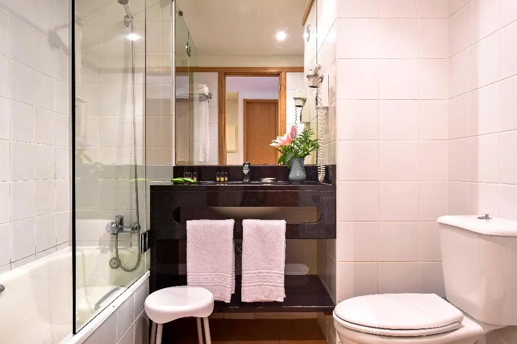 APARTMENT POOL VIEW TWO BEDROOMS Room, Aqualuz Lagos by The Editory, Algarve