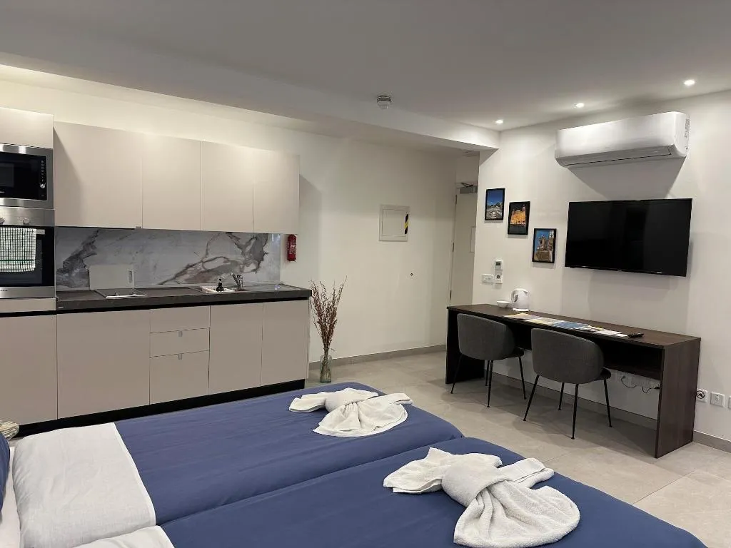 Room, The Central Guesthouse, Malta