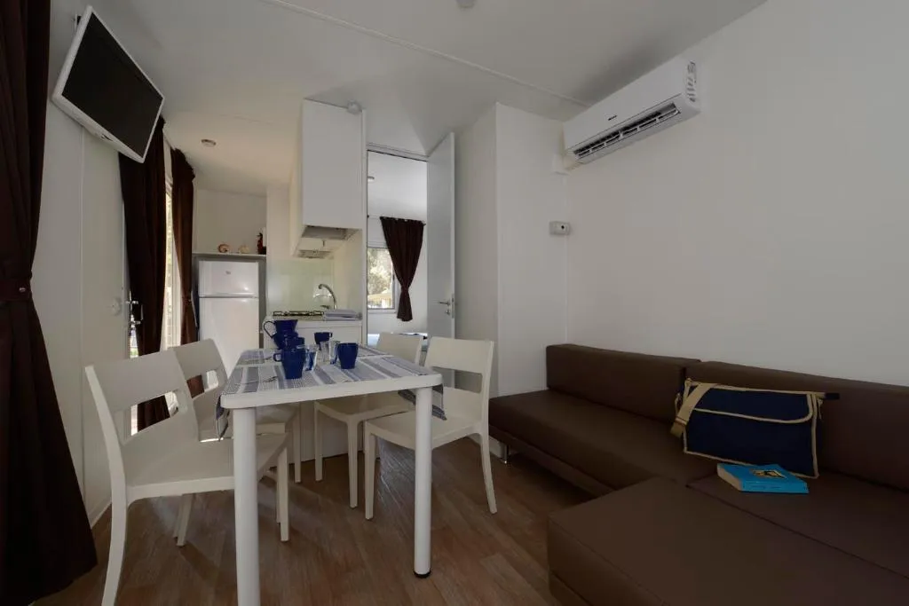 MOBILE HOME CAPACITY 6 Room, Baia Domizia Camping Village, Naples