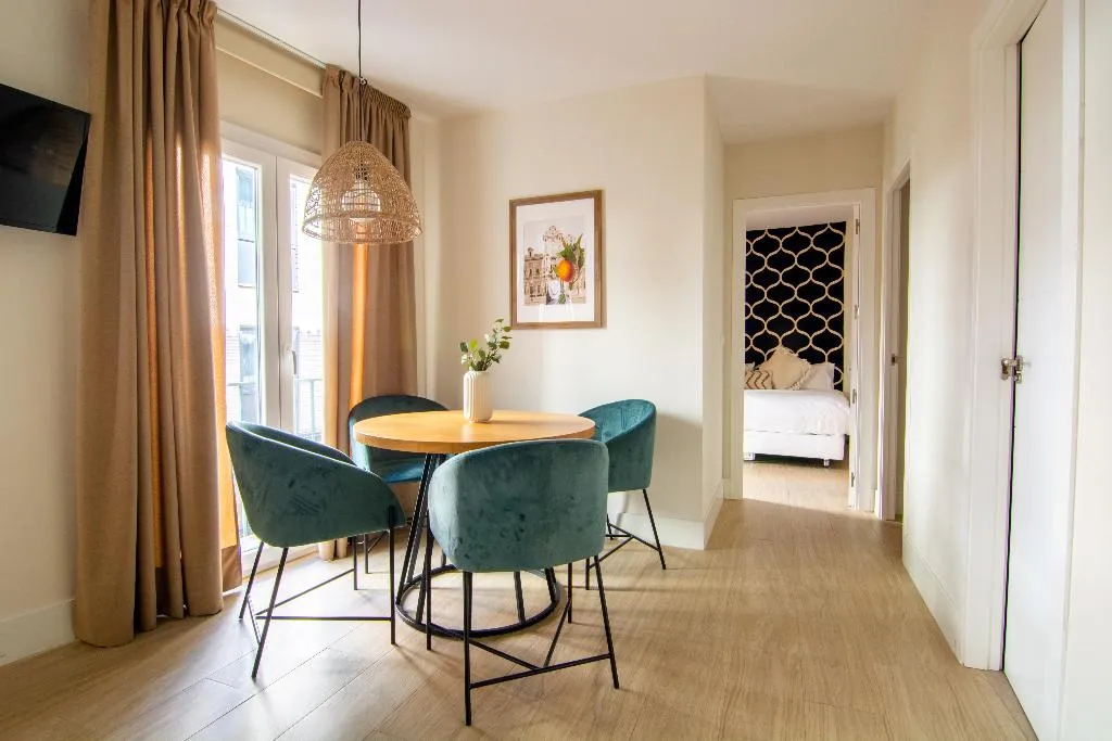 APARTMENT TWO BEDROOMS ONE BATHROOM Room, Magna Sevilla, Seville