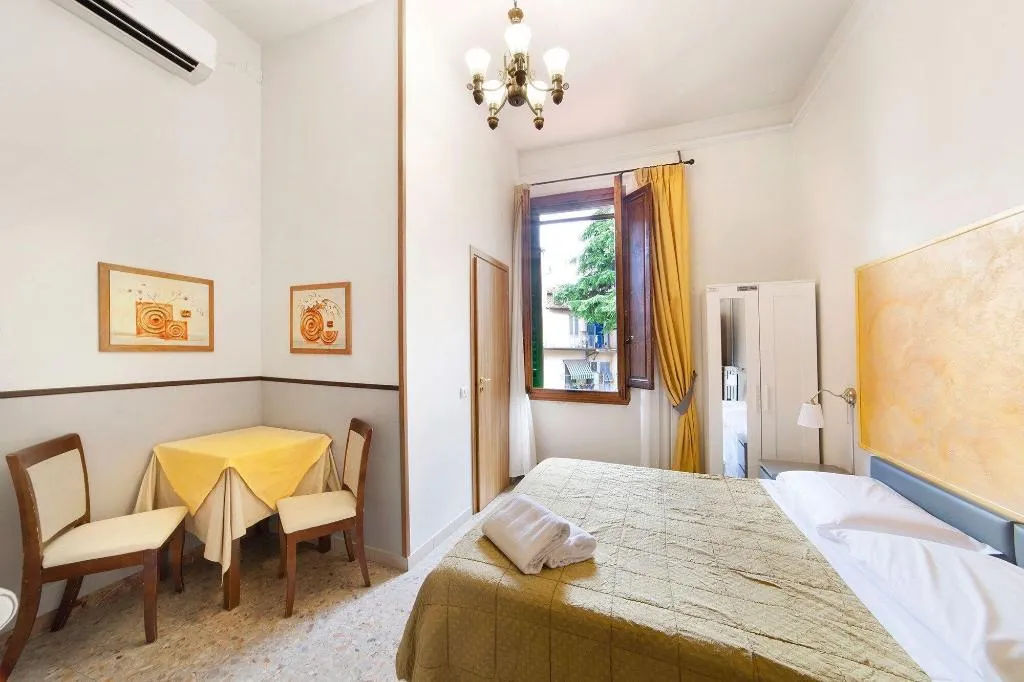 Room, Melody House, Florence