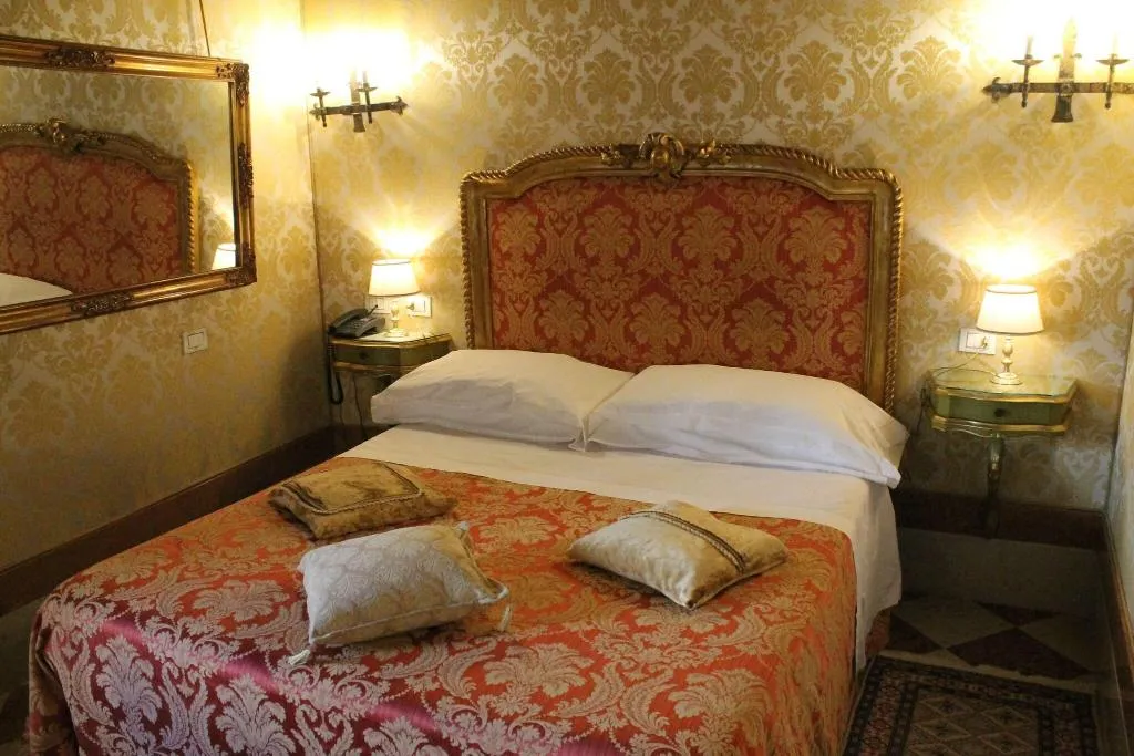 Room, Palazzo Abadessa, Venice