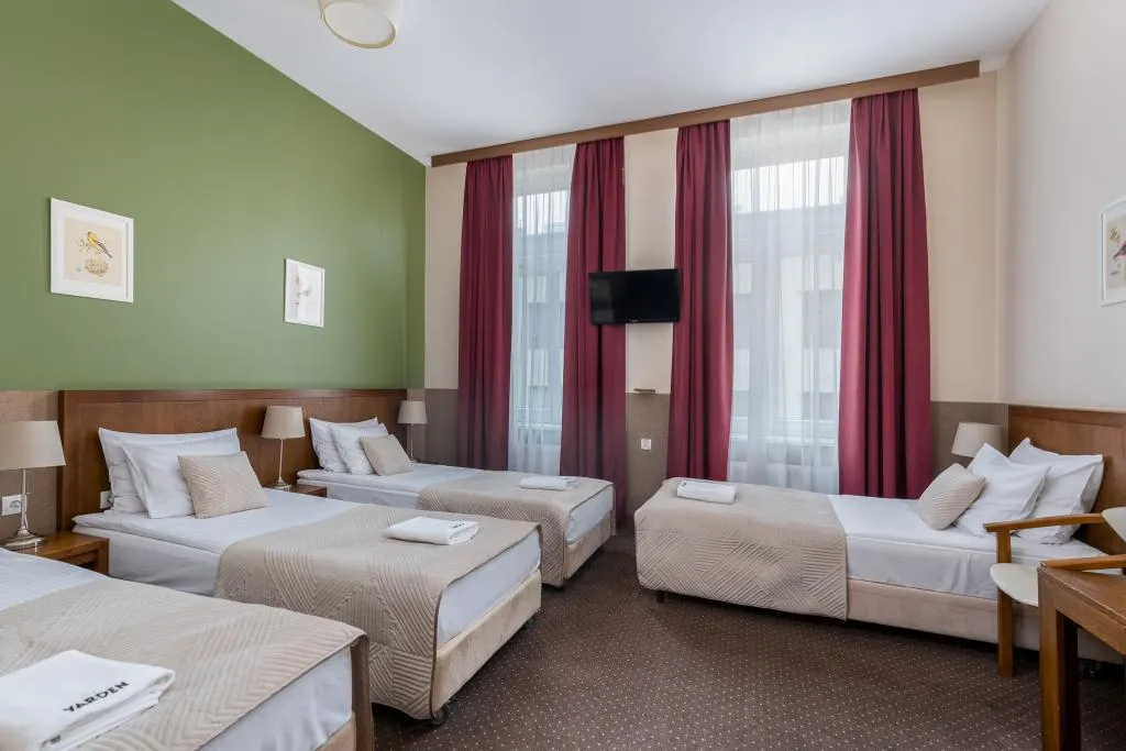 QUADRUPLE CLASSIC CITY VIEW Room, Yarden Aparthotel by Artery Hotels, Krakow