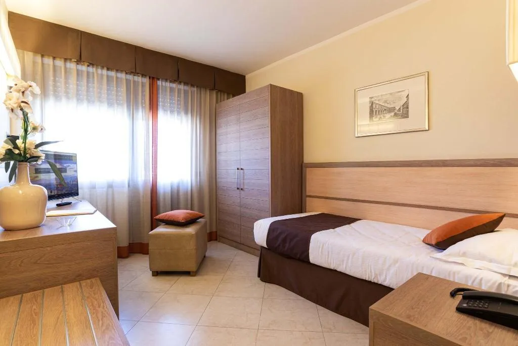 DOUBLE SUPERIOR Room, Nil Hotel, Florence