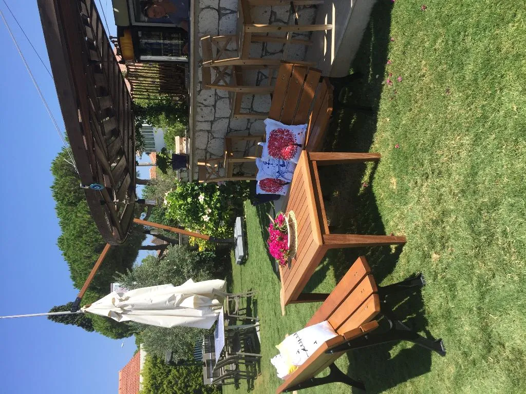 Bar, Alacaat, Izmir