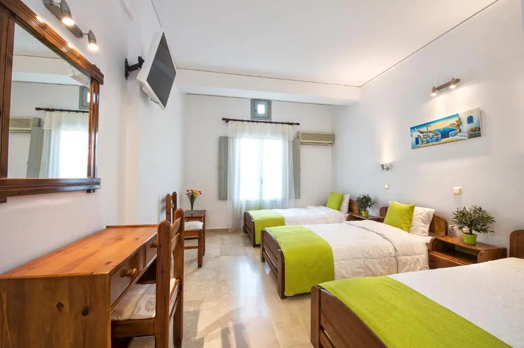 QUADRUPLE STANDARD Room, Makarios, Santorini