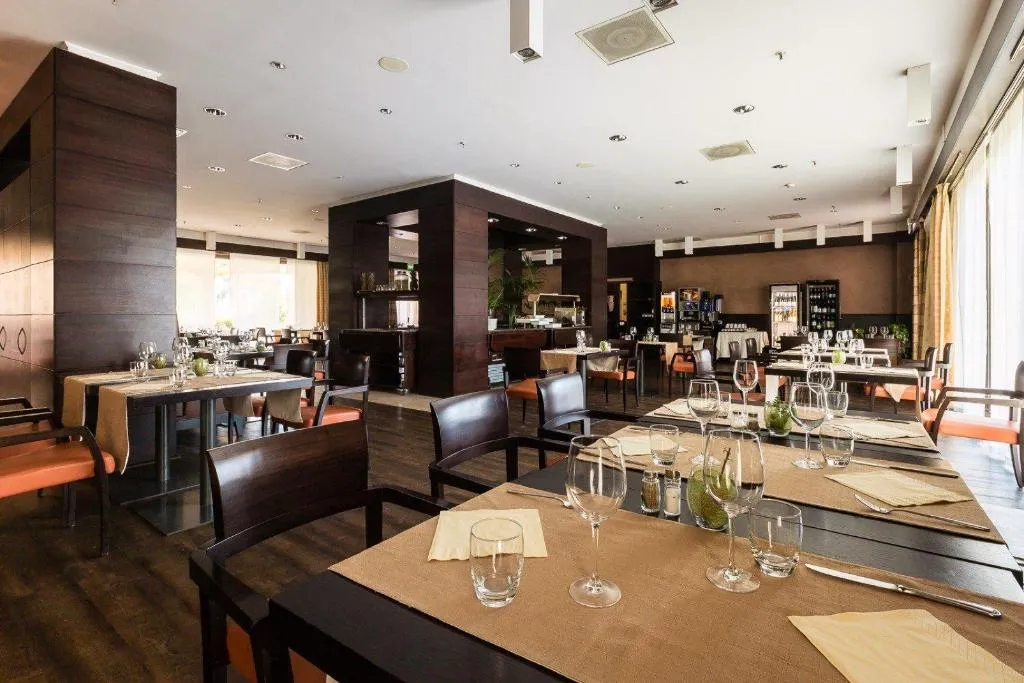 Restaurant, Crowne Plaza Milan Malpensa Airport, Milan