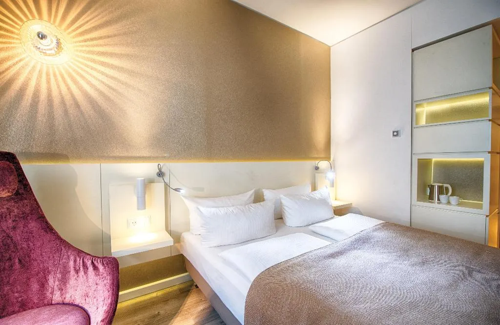 Double or Twin STANDARD Room, Leonardo Hotel Berlin Mitte, Berlin
