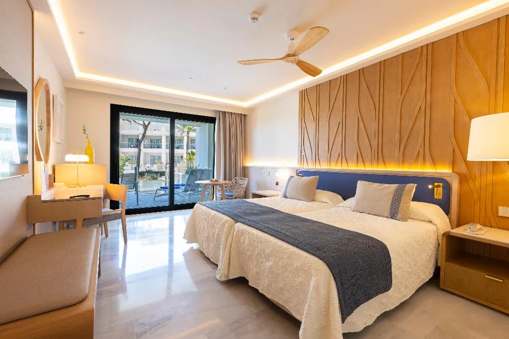 Double or Twin WITH PRIVATE POOL Room, Hipotels Barrosa Palace, Costa De La Luz
