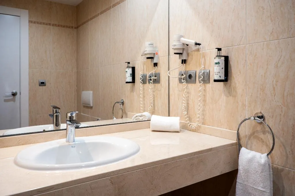 QUADRUPLE STANDARD Room, Ponient Piramide Salou by PortAventura World, Costa Dorada