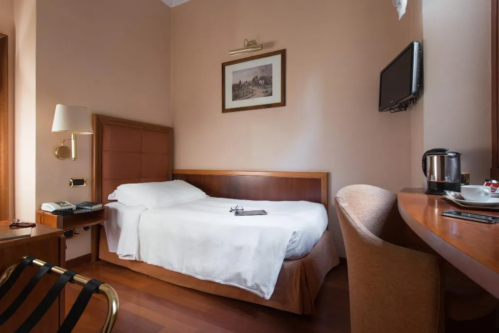 SINGLE STANDARD Room, Hotel Berna, Milan