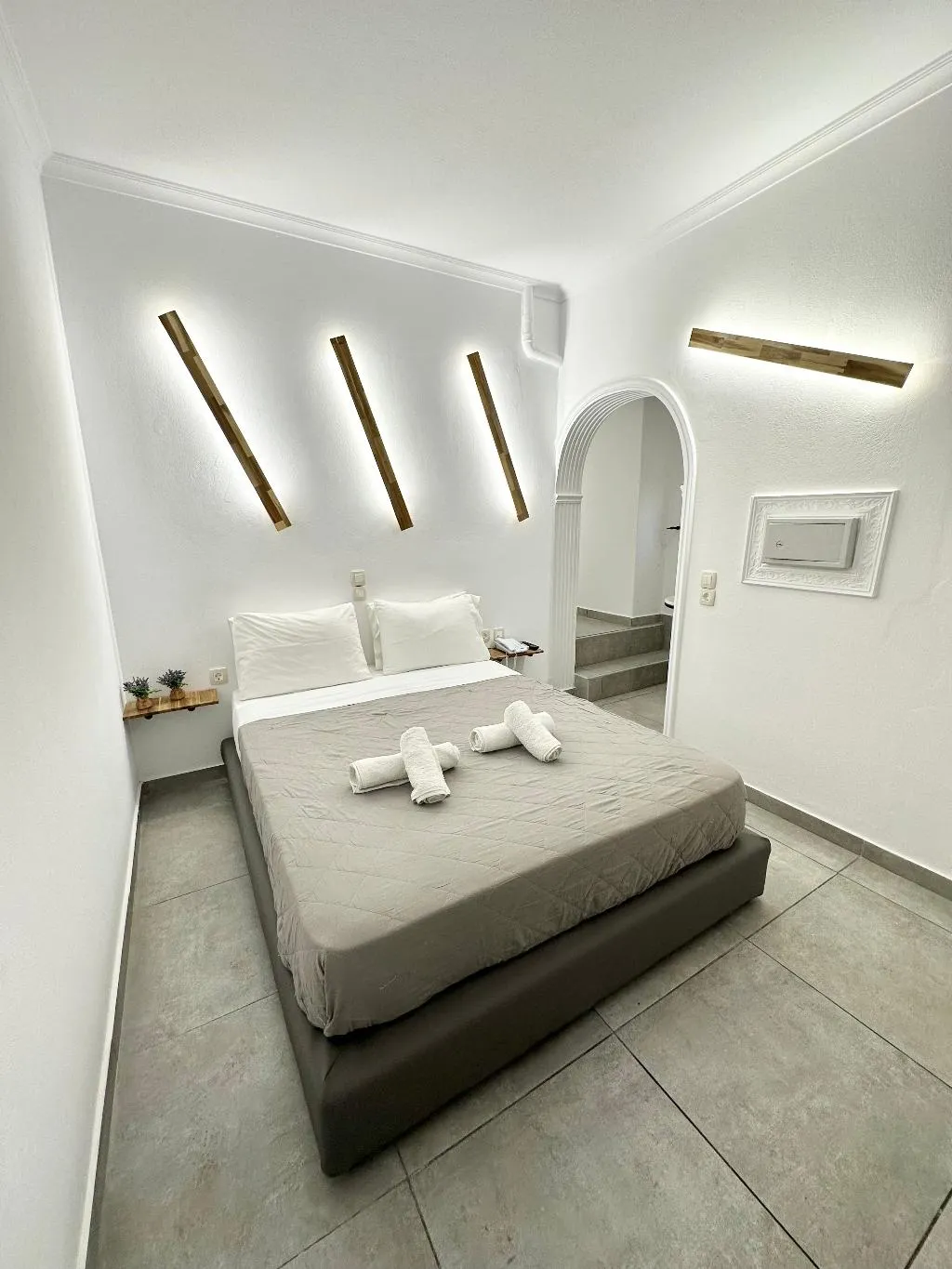 STUDIO WITH JACUZZI Room, Lucia Villas, Santorini