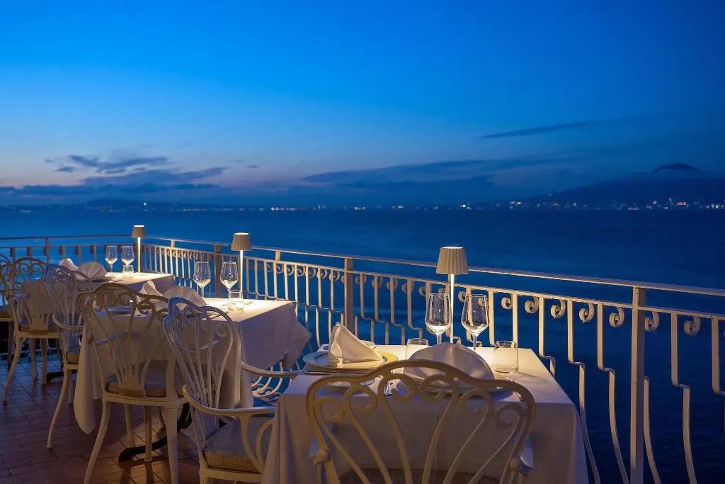 Terrace, Belair, Naples